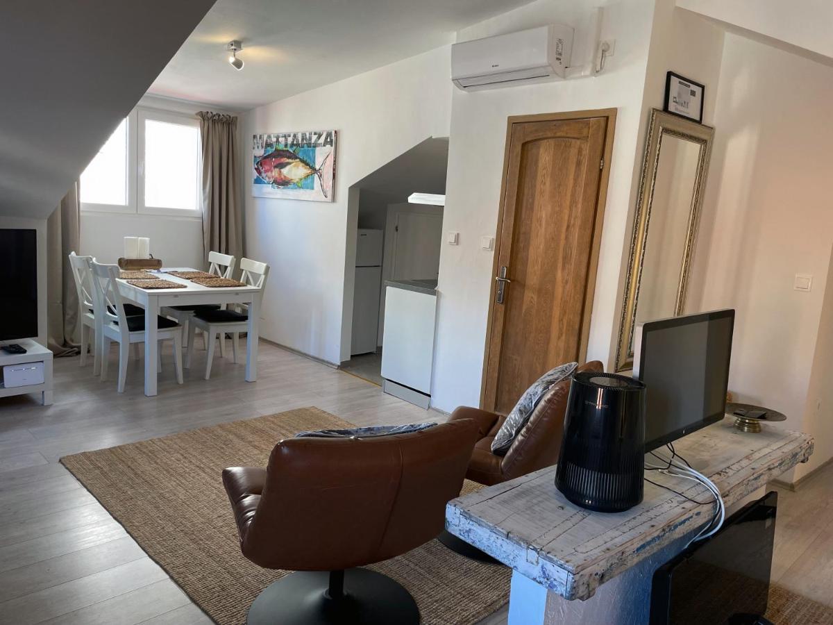 Fredys Apartments 스타리 그라드 외부 사진